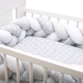 New Baby Ochranný mantinel do postieľky vrkoč  Hviezdičky sivo-biely 