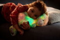 Teddies Sníček Plyšový Svietiaci A Hrajúci Medveď Dúhový