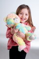 Teddies Sníček Plyšový Svietiaci A Hrajúci Medveď Dúhový