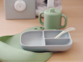 Beaba Jedálenská sada silikónová 4-dielna s podbradníkom Grey / Sage Green